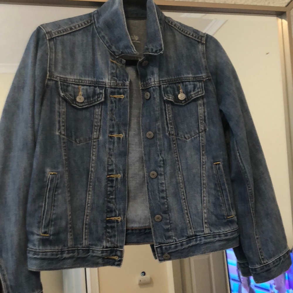 Size Small Gap Denim Jacket - image 1
